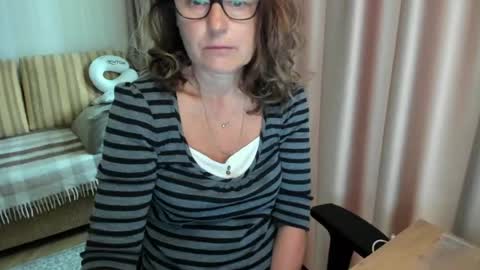 Snapshot of lauraoven1 chatting on July 8, 7:13 am Lauraoven1 online show from July 8, 7:13 am