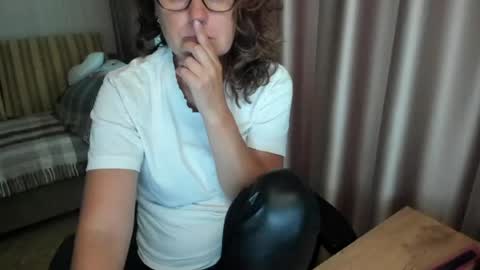 Snapshot of lauraoven1 chatting on July 22, 2:20 pm Lauraoven1 online show from July 22, 2:20 pm