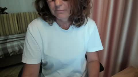 Snapshot of lauraoven1 chatting on July 28, 3:21 pm Lauraoven1 online show from July 28, 3:21 pm