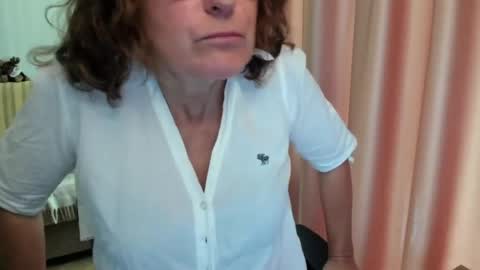 Snapshot of lauraoven1 chatting on July 30, 7:07 am Lauraoven1 online show from July 30, 7:07 am