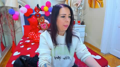 Laura online show from February 15, 4:14 am