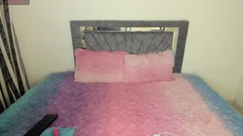 laurasofia01 online show from April 15, 2:40 am