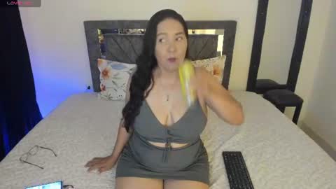 laurasofia01 online show from July 9, 12:15 am