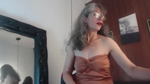 Laura Sofia online show from February 24, 1:58 am
