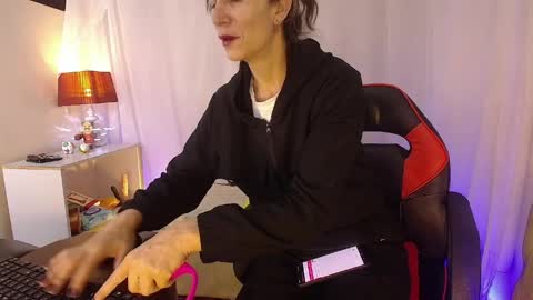 Laura Sofia online show from May 4, 5:36 am