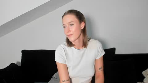 Snapshot of laurasommer chatting on July 27, 6:04 pm Laura Lara Sommer online show from July 27, 6:04 pm