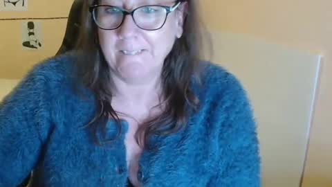 laureanne online show from December 5, 3:50 pm