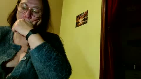 laureanne online show from December 5, 8:44 pm