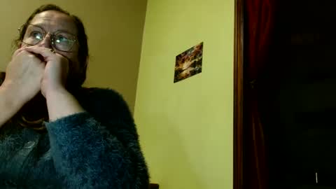 laureanne online show from December 6, 8:40 pm