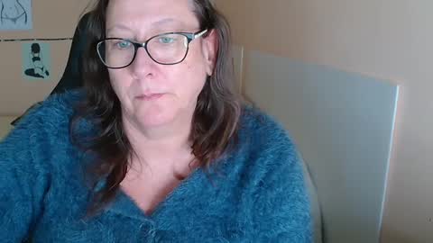 laureanne online show from December 8, 10:19 am