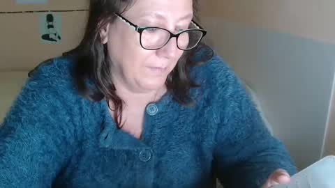 laureanne online show from December 11, 8:26 am