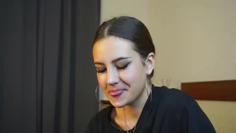 Monica online show from November 4, 7:29 am