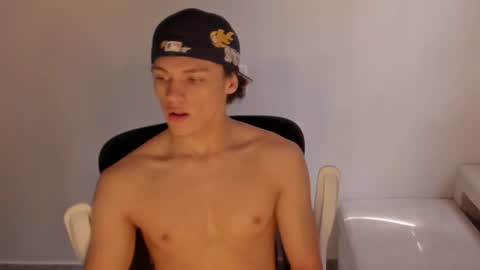 Snapshot of laureent__ chatting on December 19, 6:26 pm Laureent online show from December 19, 6:26 pm