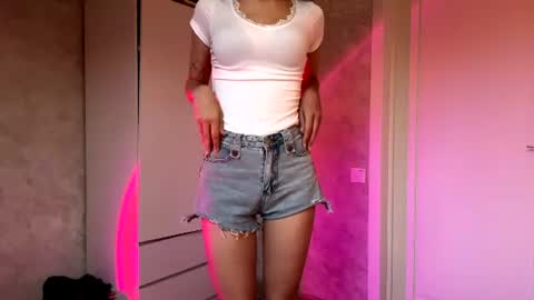laurelimaino online show from July 16, 4:57 pm