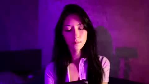 laurelimaino online show from August 2, 4:49 pm