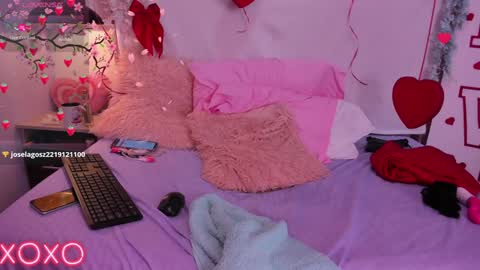 Snapshot of lauren_evans96 chatting on February 8, 9:35 am Lauren evans9 online show from February 8, 9:35 am