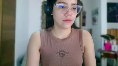Snapshot of lauren_sweet7 chatting on May 29, 3:21 pm Lauren online show from May 29, 3:21 pm