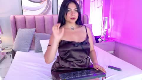 Lauren  online show from April 12, 1:10 am