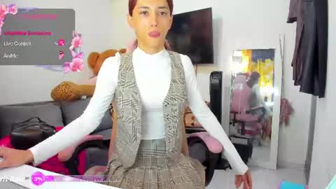 Snapshot of laurencesophiets chatting on June 25, 4:33 pm SF online show from June 25, 4:33 pm