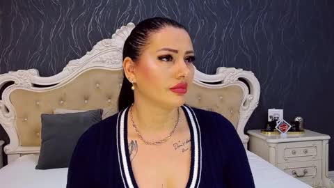 Laura online show from December 17, 9:48 am