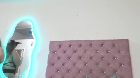 laurenlaine online show from October 31, 10:49 am