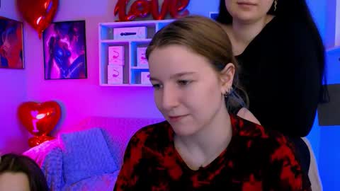 Snapshot of laurenmurrr chatting on February 14, 10:23 am Laure online show from February 14, 10:23 am