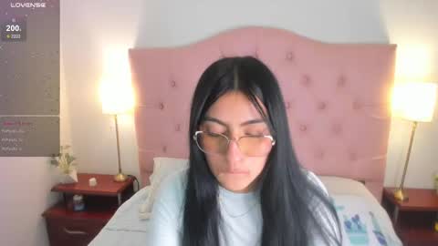 laurenn_smitth online show from February 10, 3:32 pm