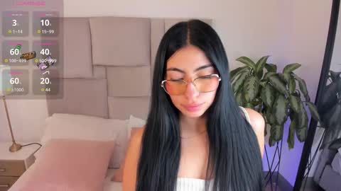 laurenn_smitth online show from October 13, 1:11 pm