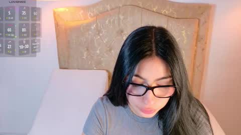 laurenn_smitth online show from March 23, 12:42 pm