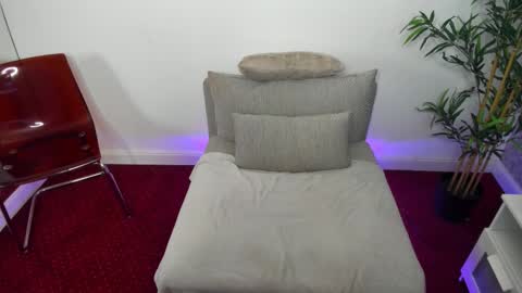 LaurennRoss online show from September 20, 6:36 am