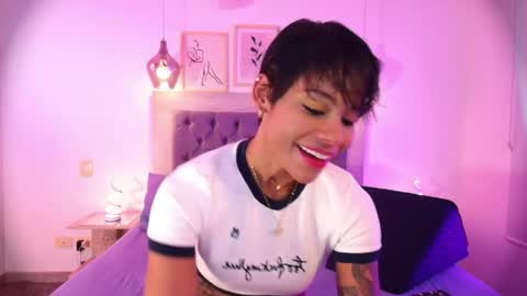 Snapshot of laurensaenz chatting on June 5, 12:11 pm Lauren Saenz online show from June 5, 12:11 pm