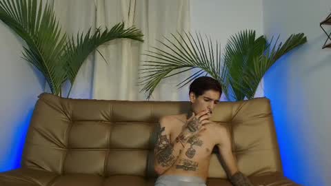 Snapshot of laurensex4 chatting on February 21, 3:01 am Lauren and Cristopher online show from February 21, 3:01 am
