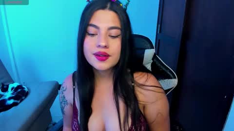 Snapshot of laurenth_foxy chatting on February 17, 3:40 pm lau online show from February 17, 3:40 pm