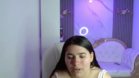 Snapshot of laurha_ chatting on June 1, 7:48 pm laura online show from June 1, 7:48 pm