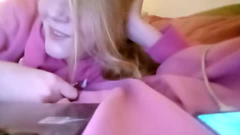 lauriehotxxx online show from November 22, 5:45 pm