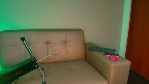 lauri online show from April 19, 6:21 pm