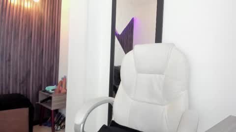 Lau online show from September 20, 3:57 pm