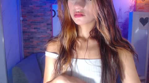 Snapshot of laurita_b chatting on December 12, 8:21 pm Laurita online show from December 12, 8:21 pm