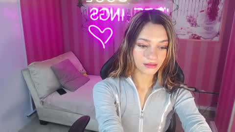 Snapshot of laurita_b chatting on December 28, 8:04 pm Laurita online show from December 28, 8:04 pm