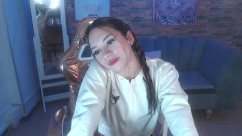 Snapshot of laurita_b chatting on December 30, 8:25 pm Laurita online show from December 30, 8:25 pm