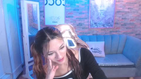 Snapshot of laurita_b chatting on December 30, 11:28 pm Laurita online show from December 30, 11:28 pm