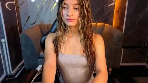 Snapshot of laurita_b chatting on November 4, 8:19 pm Laurita online show from November 4, 8:19 pm