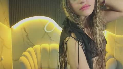 Snapshot of laurita_b chatting on November 7, 4:40 pm Laurita online show from November 7, 4:40 pm