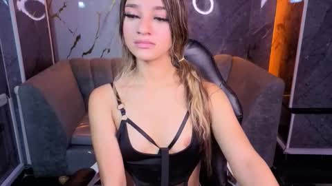 Snapshot of laurita_b chatting on November 21, 7:56 pm Laurita online show from November 21, 7:56 pm