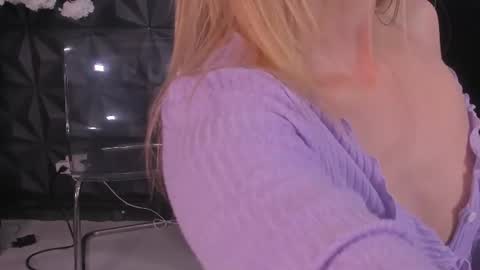 Snapshot of lauryn_cooper chatting on June 29, 8:42 pm laurin online show from June 29, 8:42 pm