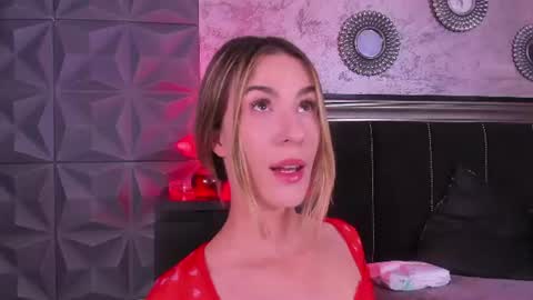 Snapshot of lauryn_cooper chatting on July 23, 5:49 am laurin online show from July 23, 5:49 am