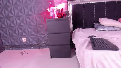 Snapshot of lauryn_cooper chatting on August 3, 6:12 am laurin online show from August 3, 6:12 am