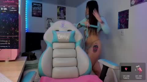 Snapshot of lauryn_muller_ chatting on January 19, 7:36 am Lau online show from January 19, 7:36 am