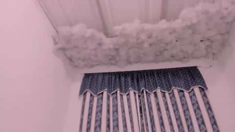 Snapshot of lauu_g chatting on October 8, 10:24 am Lauu G online show from October 8, 10:24 am