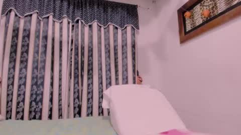 Snapshot of lauu_g chatting on October 14, 9:54 am Lauu G online show from October 14, 9:54 am